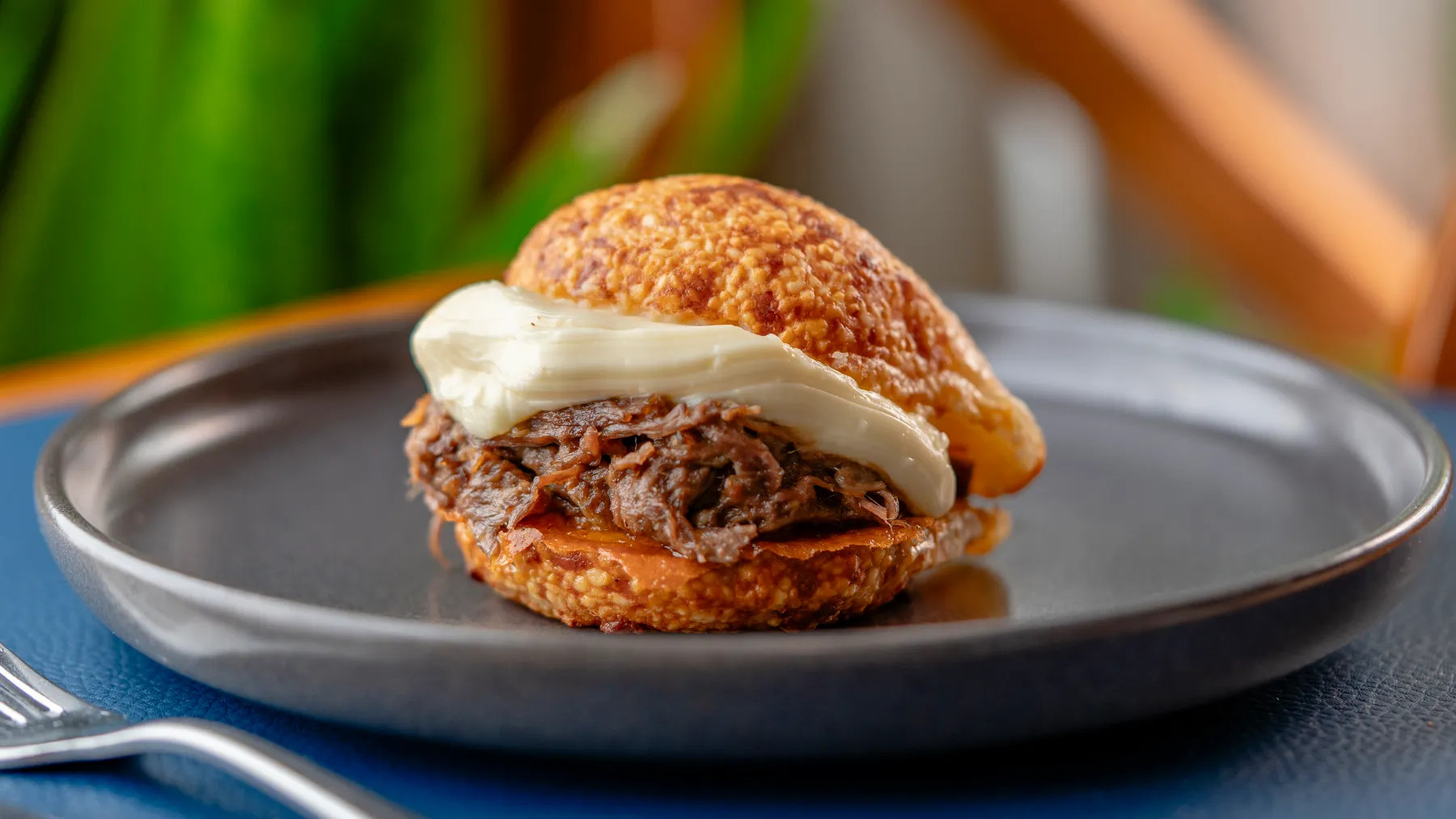 Pão de Queijo Crocante com Carne